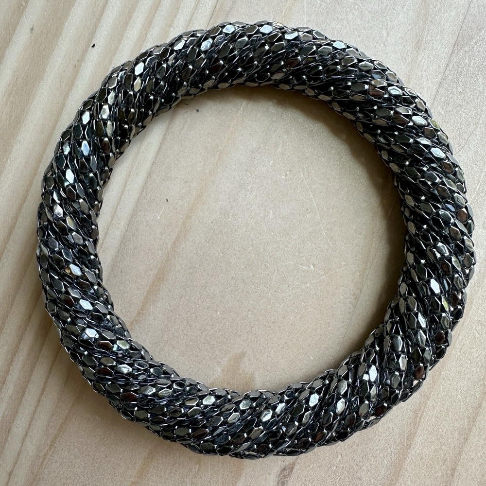 VTG 1970s Bangle Bracelet Size 7.5 Metal Mesh Silver Tone Disco Chic Vibe Rare - Picture 2 of 6